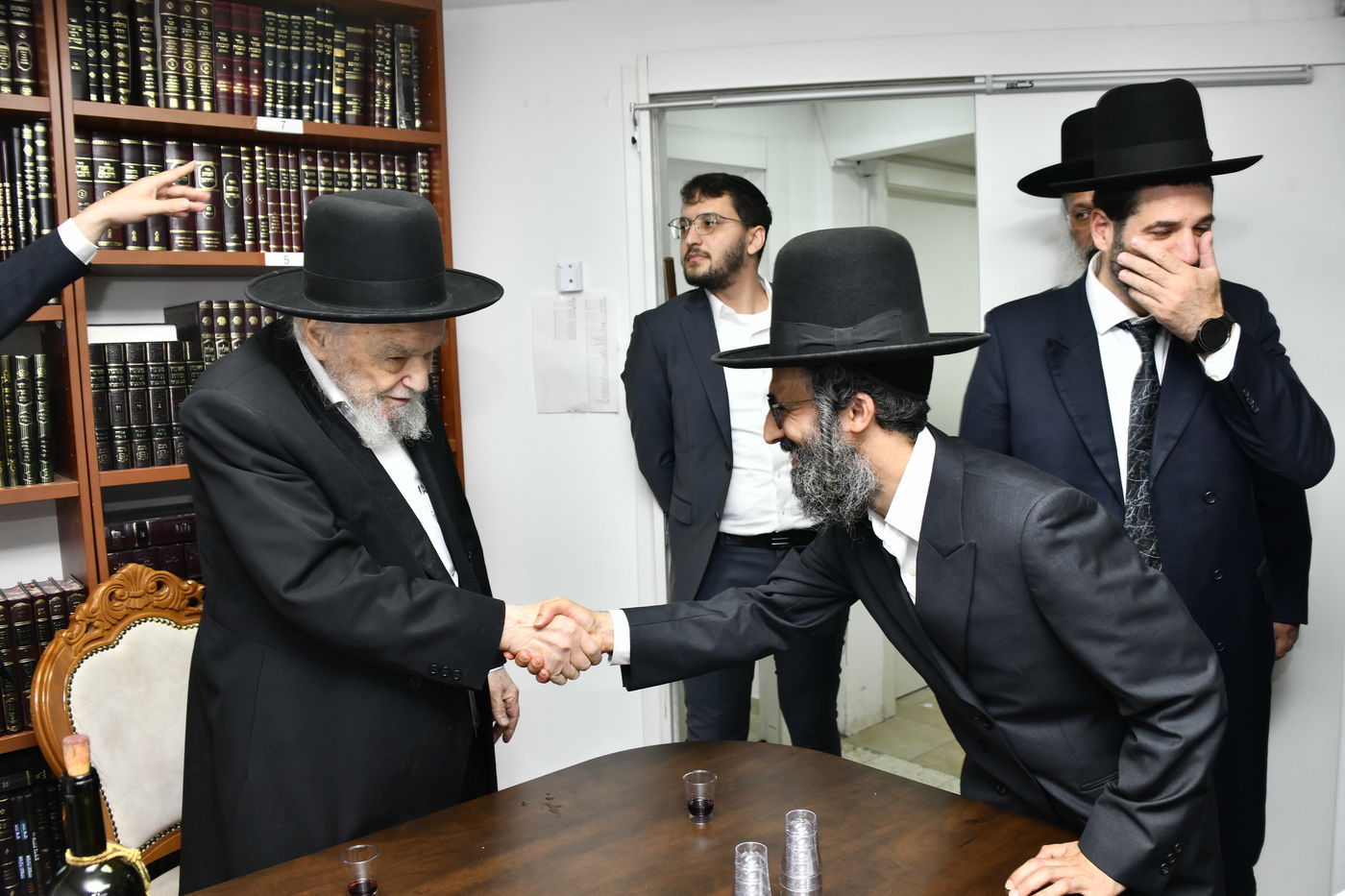 מעמד לחיים אצל הגרמ"ה הירש לרגל חנוכת בית ספר וסמינר 'בנות ציון' 