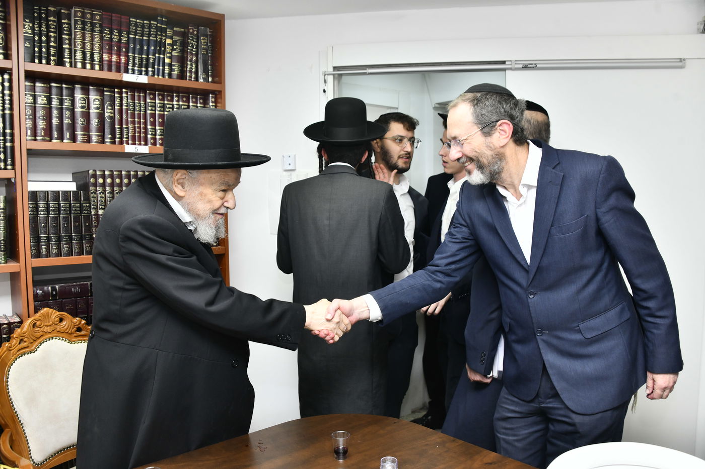 מעמד לחיים אצל הגרמ"ה הירש לרגל חנוכת בית ספר וסמינר 'בנות ציון' 