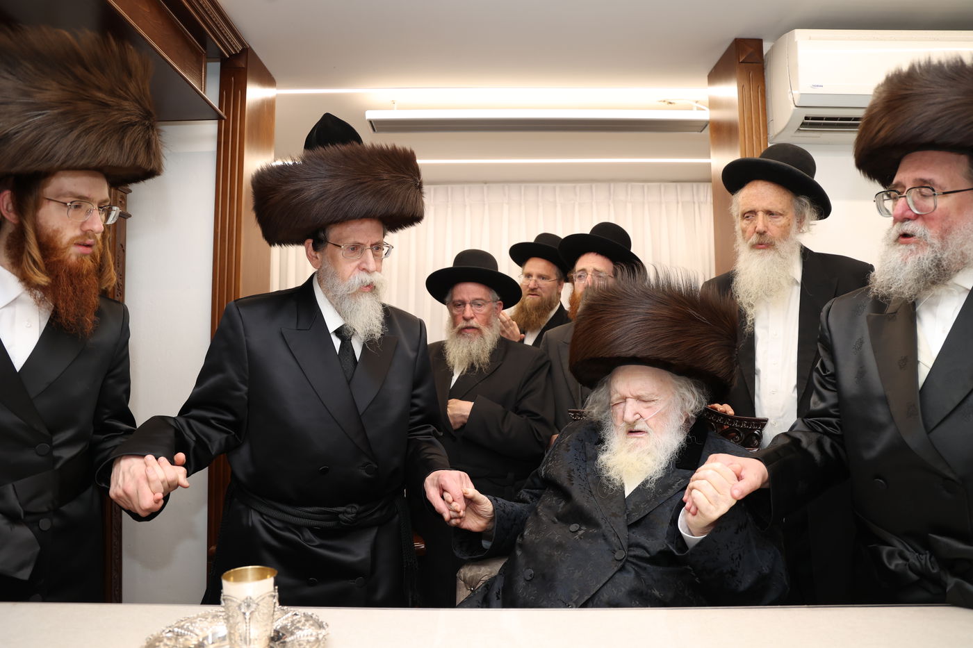 האדמו"ר מבאיאן בביקור אצל הגר"מ שטרנבוך