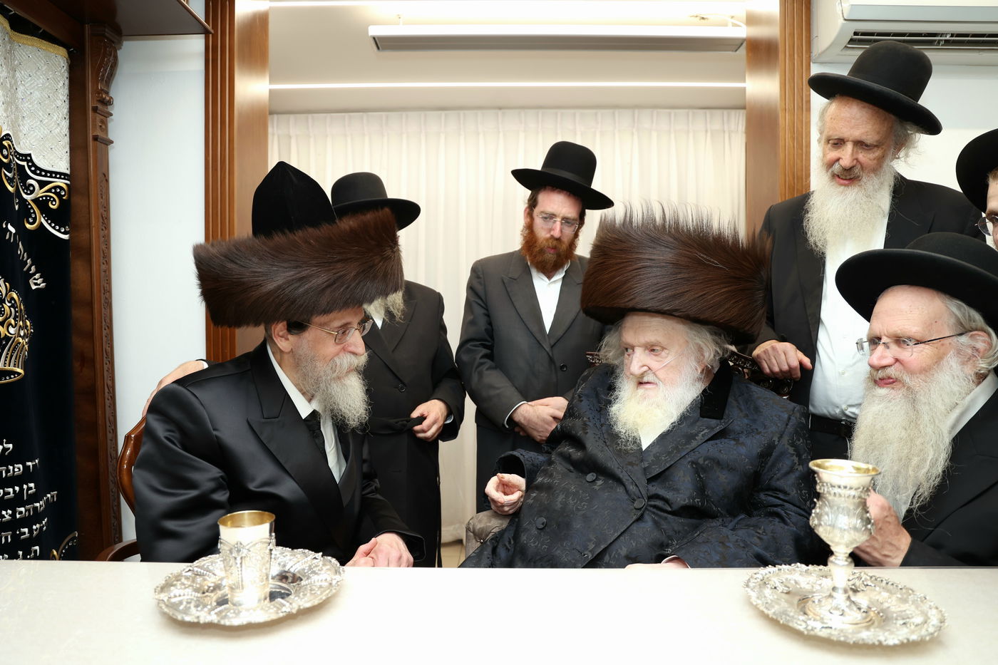 האדמו"ר מבאיאן בביקור אצל הגר"מ שטרנבוך