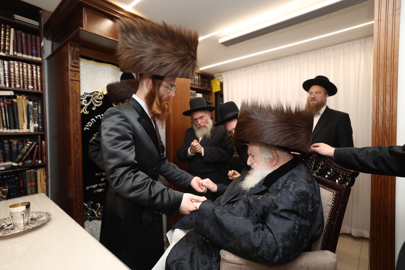 האדמו"ר מבאיאן בביקור אצל הגר"מ שטרנבוך