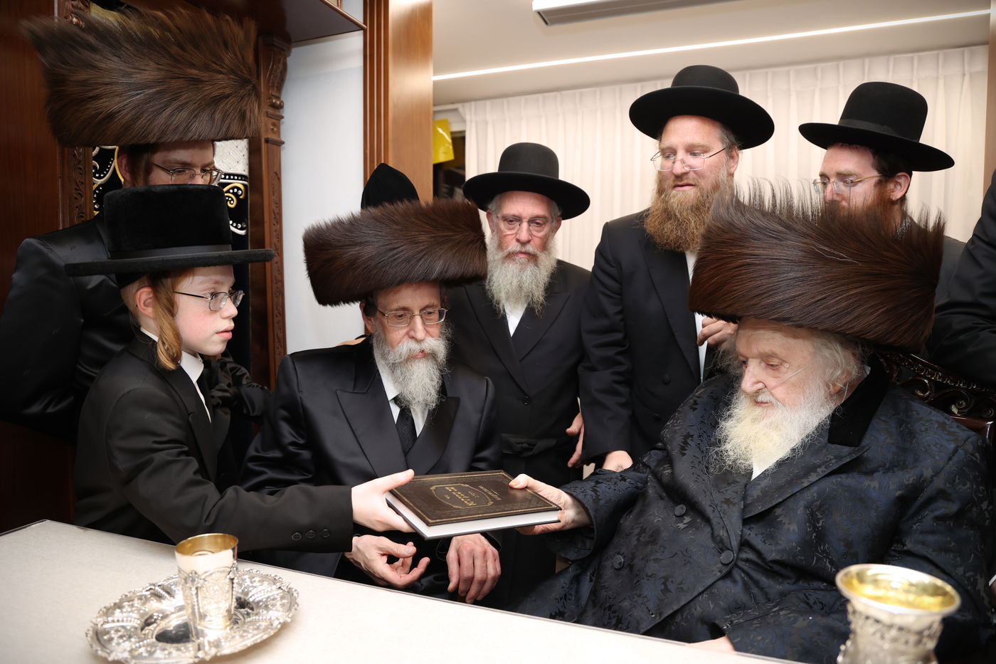 האדמו"ר מבאיאן בביקור אצל הגר"מ שטרנבוך