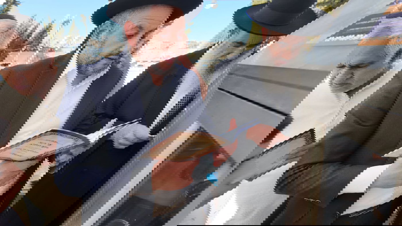 הגר"מ צדקה בעליה לציון אביו זצ"ל ביום ההילולא