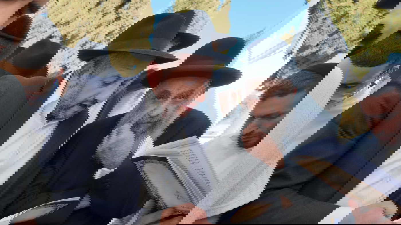 הגר"מ צדקה בעליה לציון אביו זצ"ל ביום ההילולא