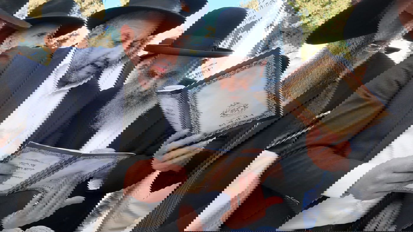 הגר"מ צדקה בעליה לציון אביו זצ"ל ביום ההילולא