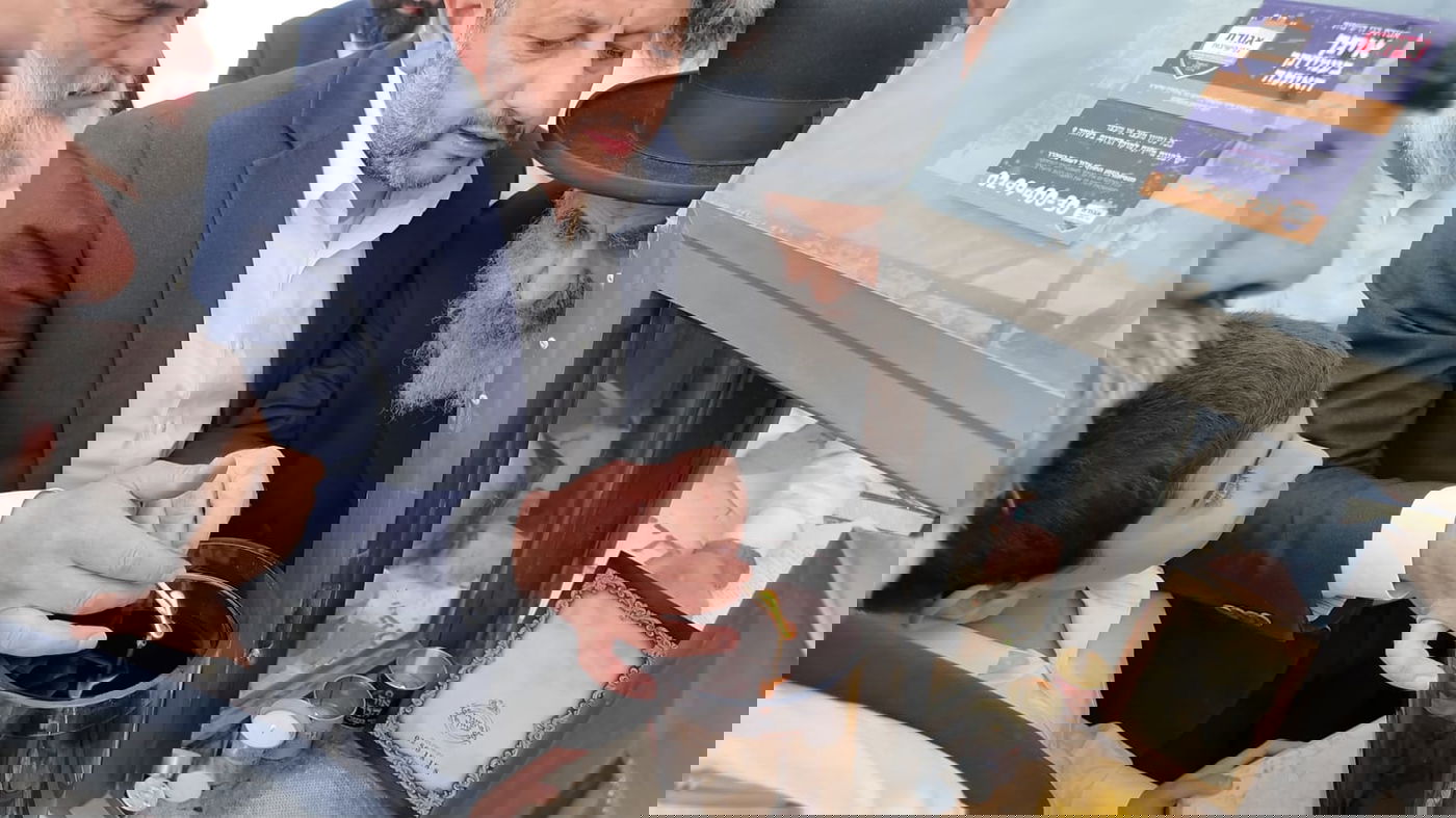 הגר"מ צדקה בעליה לציון אביו זצ"ל ביום ההילולא