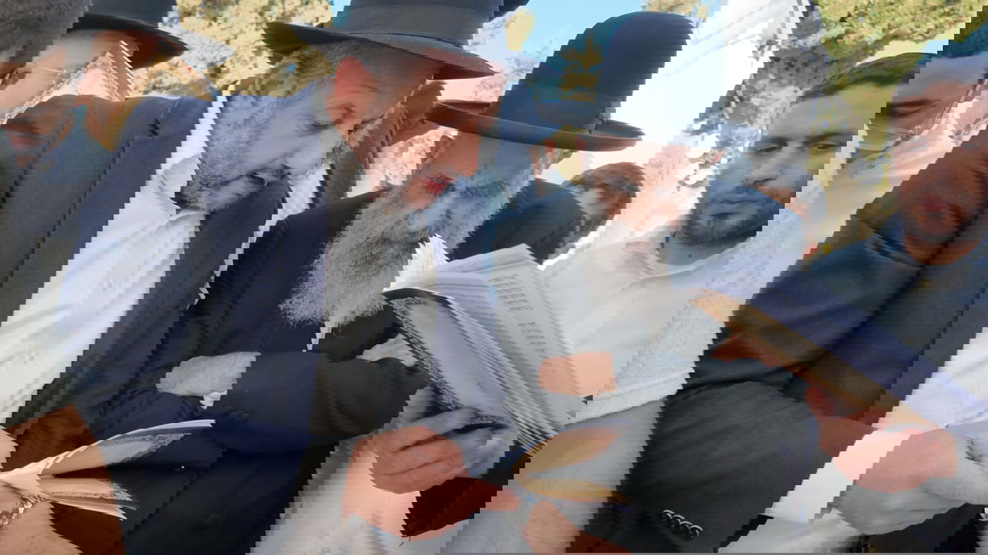 הגר"מ צדקה בעליה לציון אביו זצ"ל ביום ההילולא