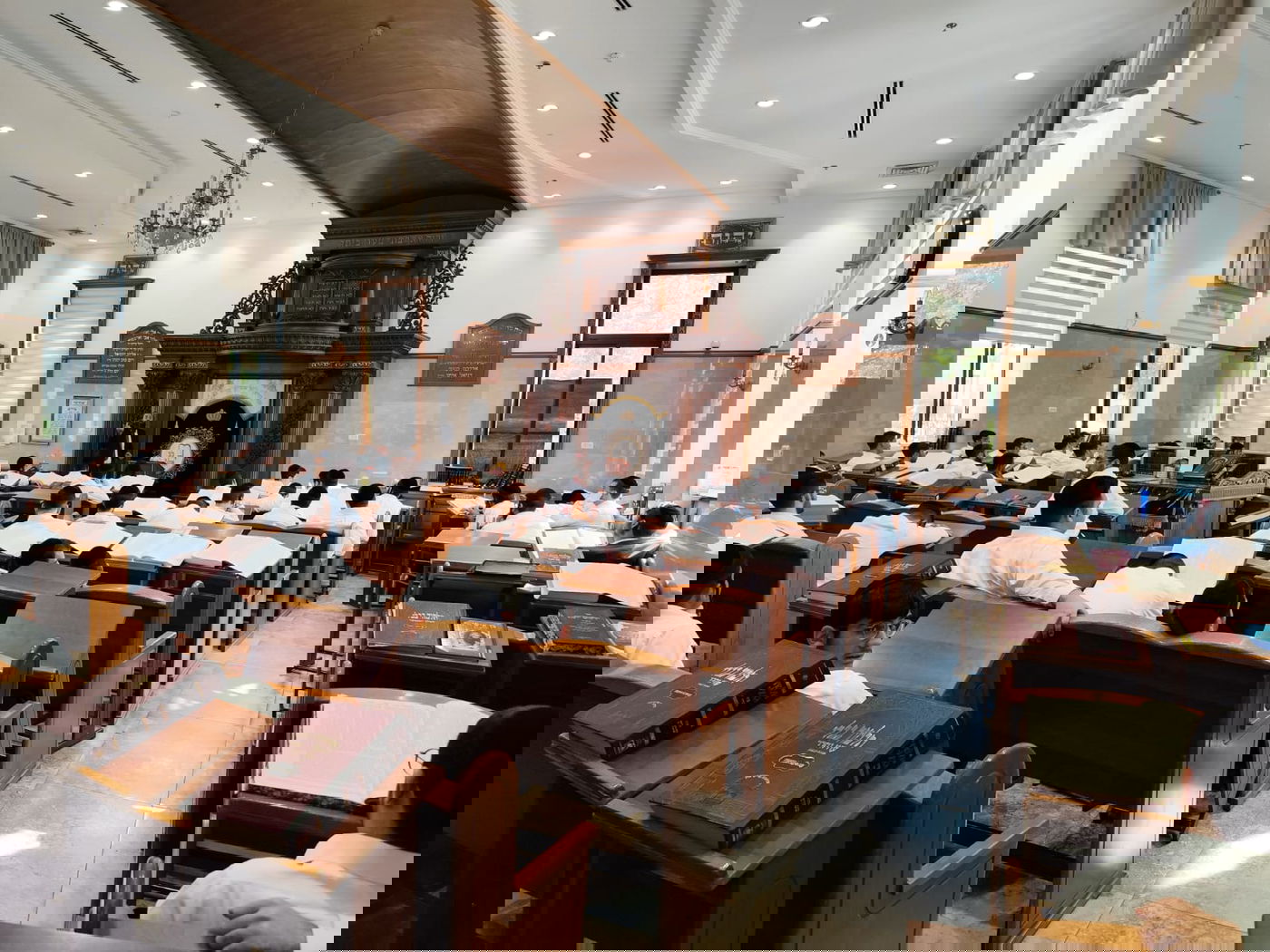 הגאון רבי עובדיה חזן בשיעור כללי בישיבת 'לב אליהו'