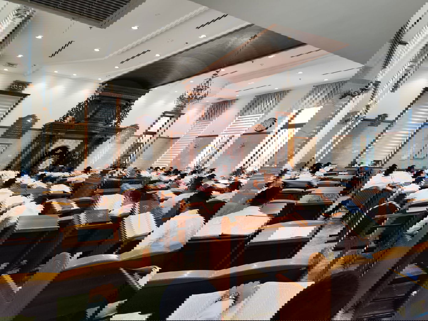 הגאון רבי עובדיה חזן בשיעור כללי בישיבת 'לב אליהו'