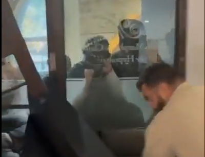 במפגש עם חיילי צה"ל: סטודנטים יהודים הותקפו באלימות בטורונטו | צפו ברגעי הדרמה