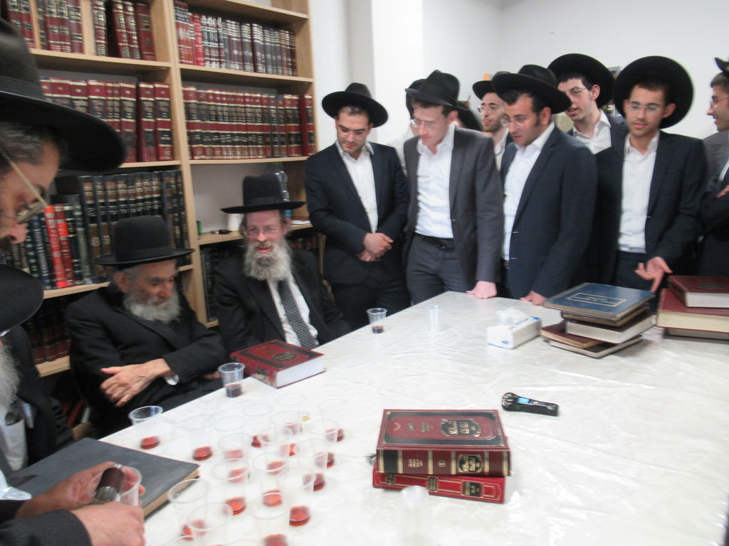 מסיבת לחיים לרגל הוצאת ספרו של הגרי"מ דזימיטרובסקי 