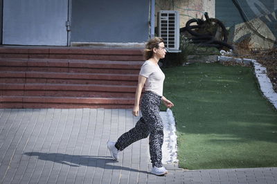 יפעת תומר ירושלמי יוצאת מהמעצר