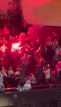 הצתת האבוקות בקונצרט