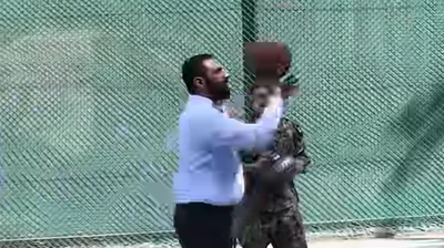 סחבק סורי-אמריקאי: אל ג'ולאני ושר החוץ במשחק כדורסל עם מפקד פיקוד מרכז האמריקני | צפו