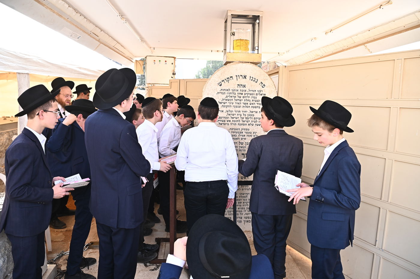 עליה לציון ראש הישיבה הגראמ"מ שך זצ"ל