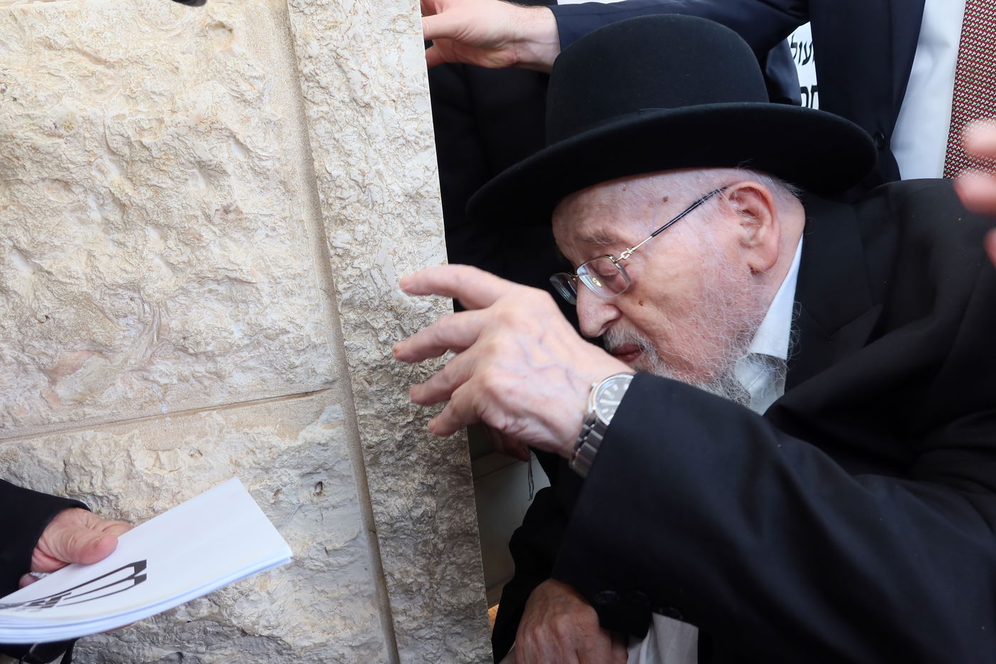 עליה לציון ראש הישיבה הגראמ"מ שך זצ"ל