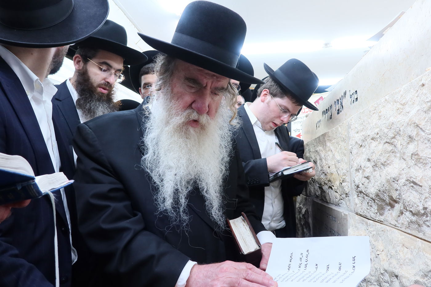 עליה לציון ראש הישיבה הגראמ"מ שך זצ"ל