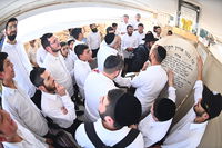 עליה לציון ראש הישיבה הגראמ"מ שך זצ"ל