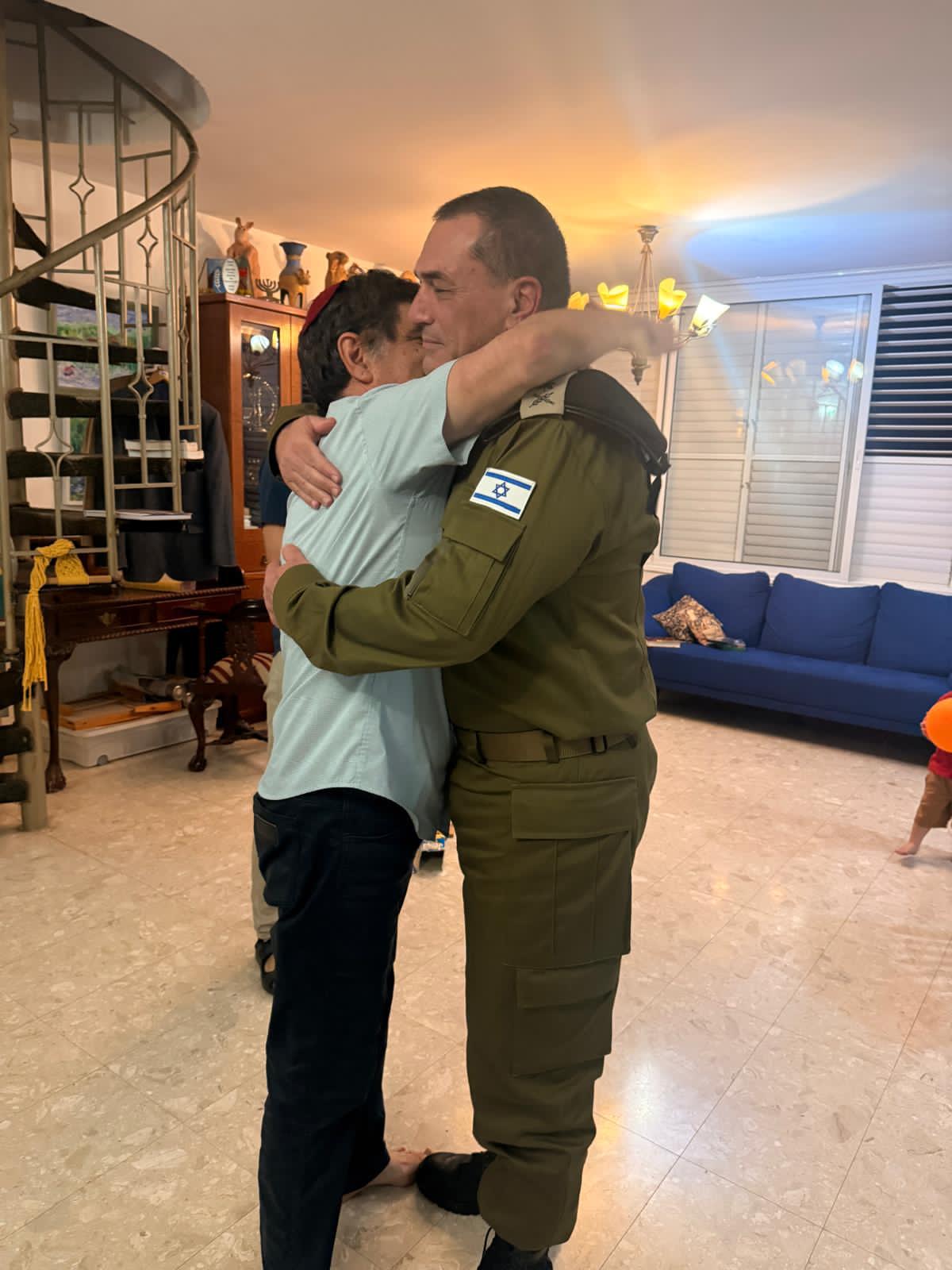 הרמטכ"ל בביקור בבית משפחת גולדין