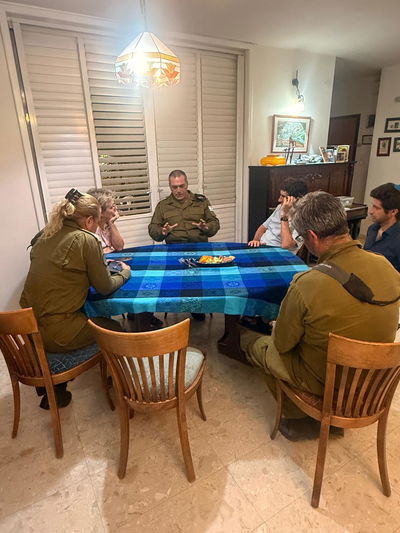 הרמטכ"ל בביקור בבית משפחת גולדין