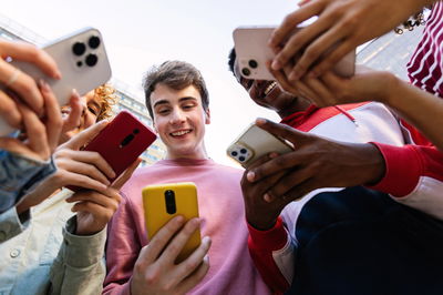 שומרים מרחק מרשתות חברתיות