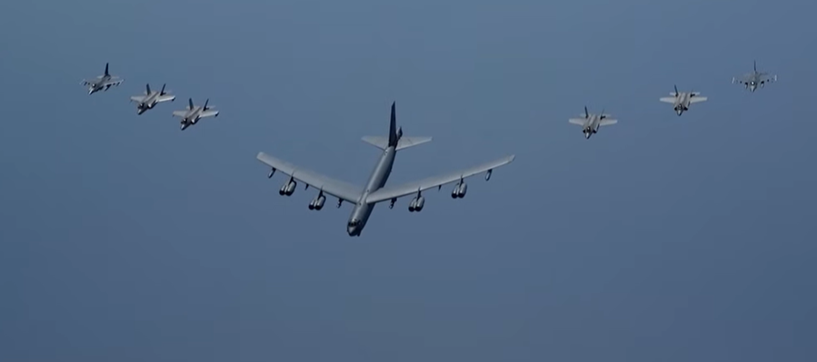 ה-B-52 באוויר