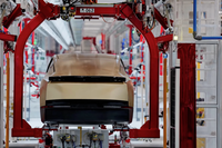 ייצור של רובוטקסי במפעל טסלה