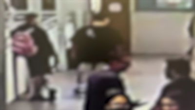 רגעי הדרמה בבית הספר: תלמיד מתנפל בסכין ופוצע תלמיד אחר במריבה