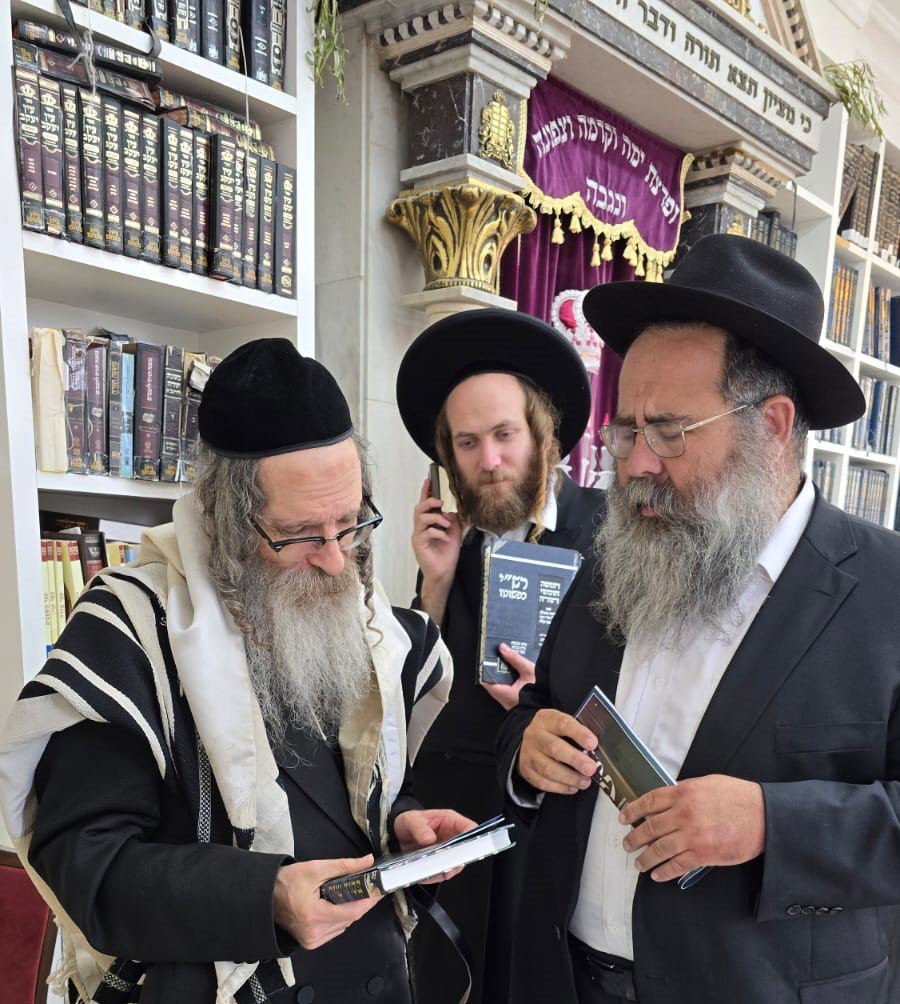 המשפיע החסידי רבי נחמן 'נחת' בכפר חב"ד וחילק ברכות לתושבים