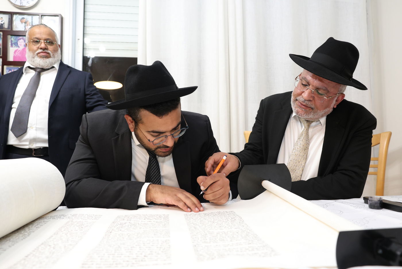 הכנסת ס"ת לקהילת 'חזון יוסף'