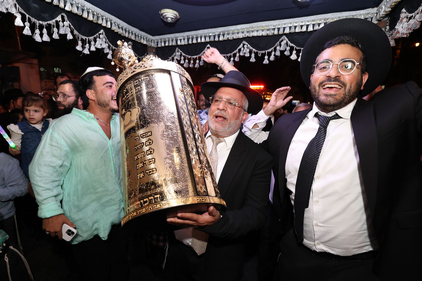 הכנסת ס"ת לקהילת 'חזון יוסף'