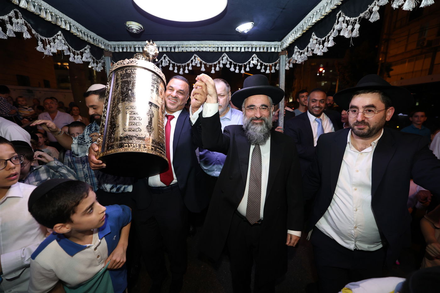 הכנסת ס"ת לקהילת 'חזון יוסף'