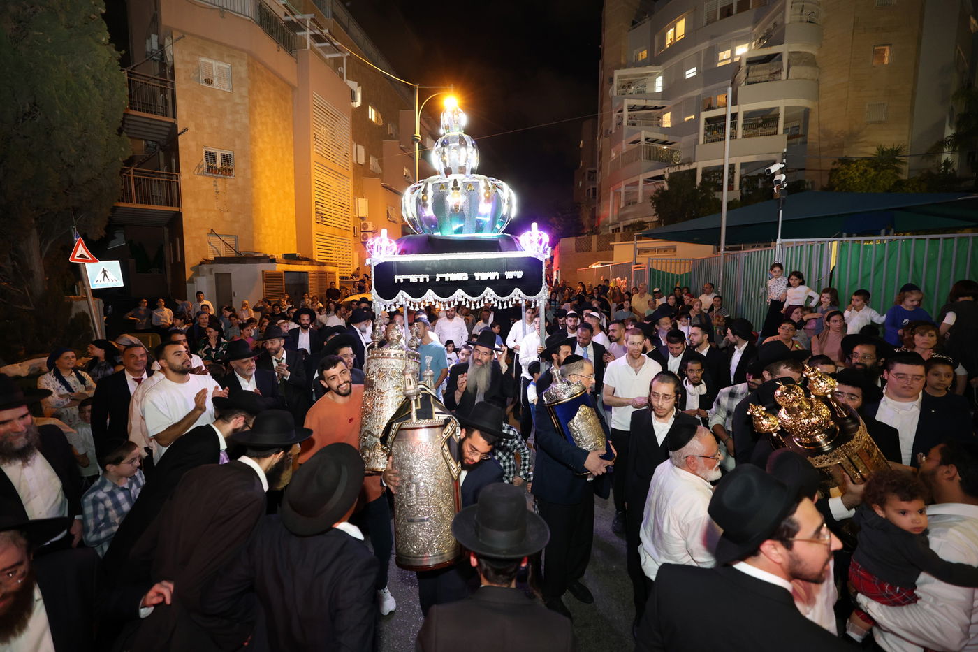 הכנסת ס"ת לקהילת 'חזון יוסף'