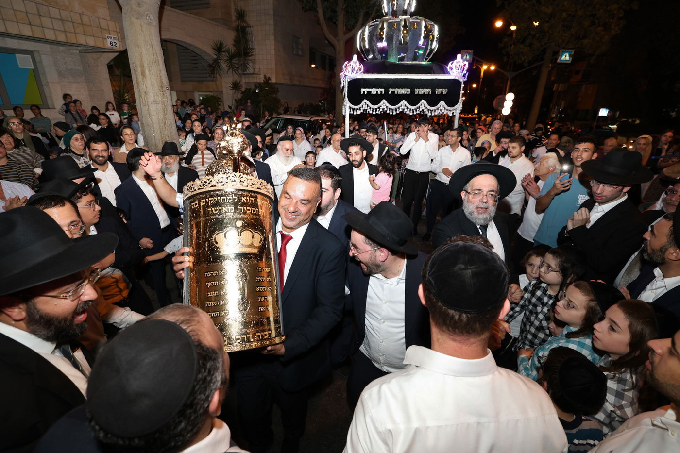 הכנסת ס"ת לקהילת 'חזון יוסף'