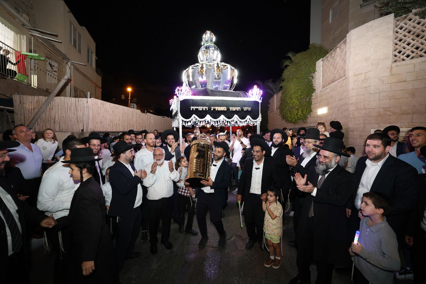 הכנסת ס"ת לקהילת 'חזון יוסף'