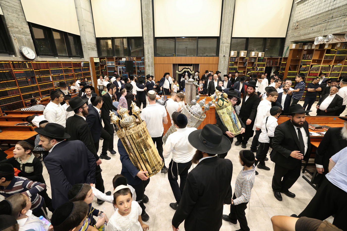 הכנסת ס"ת לקהילת 'חזון יוסף'