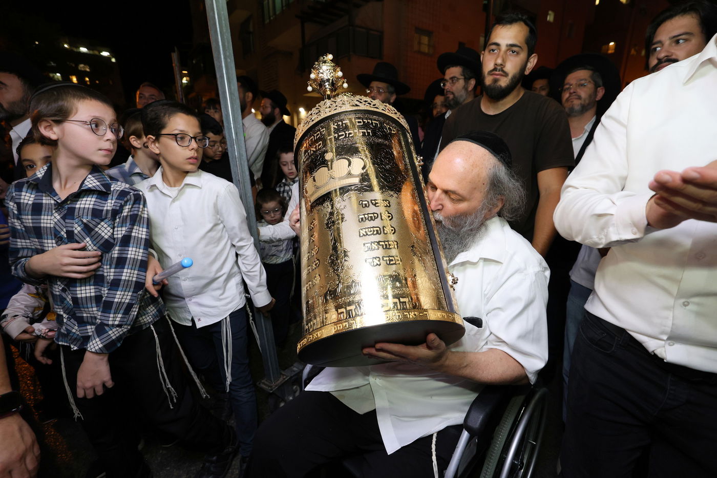 הכנסת ס"ת לקהילת 'חזון יוסף'