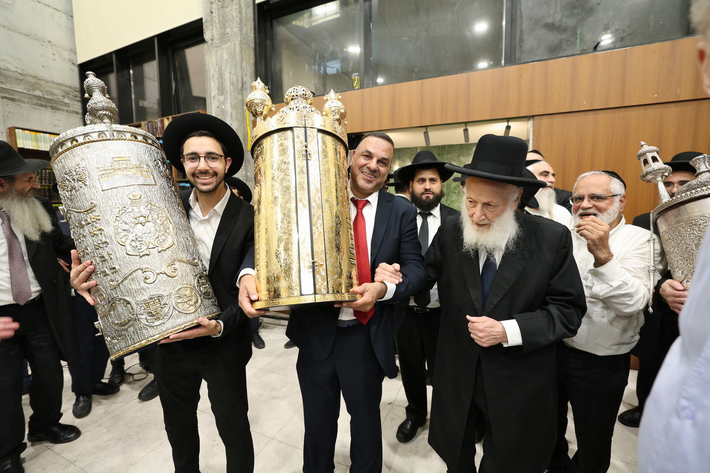 הכנסת ס"ת לקהילת 'חזון יוסף'