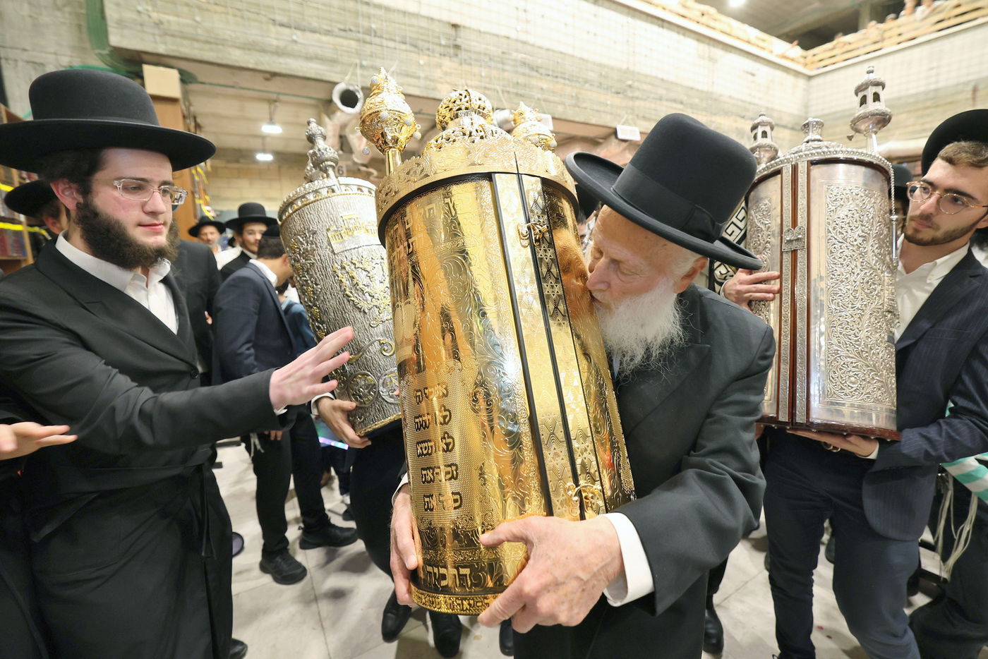 הכנסת ס"ת לקהילת 'חזון יוסף'