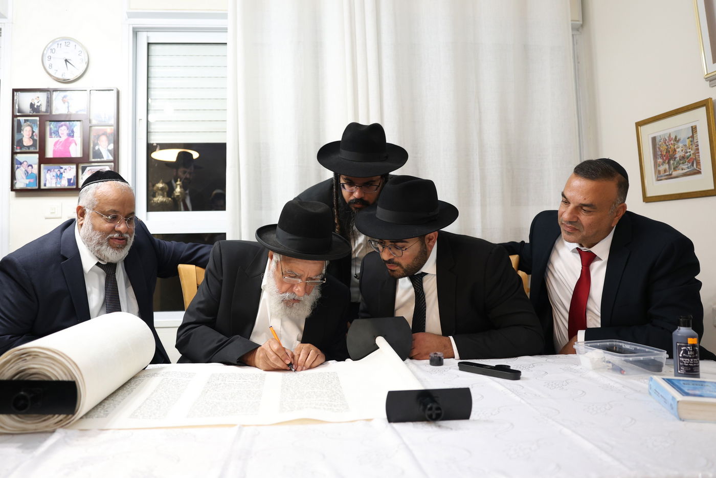 הכנסת ס"ת לקהילת 'חזון יוסף'