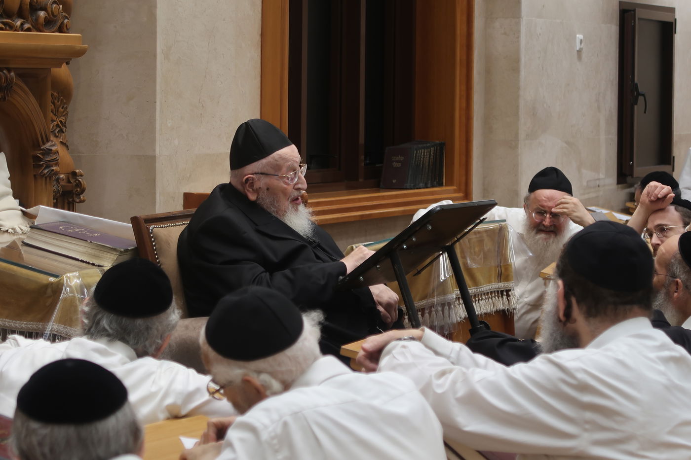 הילולת הגראמ"מ שך אצל חתנו הגרמ"צ ברגמן