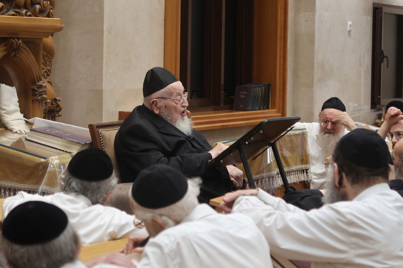 הילולת הגראמ"מ שך אצל חתנו הגרמ"צ ברגמן