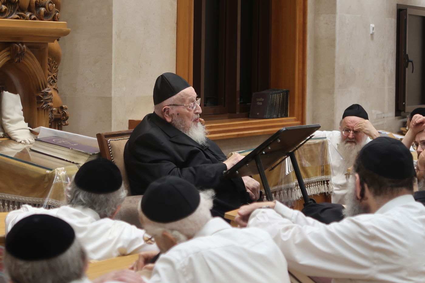 הילולת הגראמ"מ שך אצל חתנו הגרמ"צ ברגמן