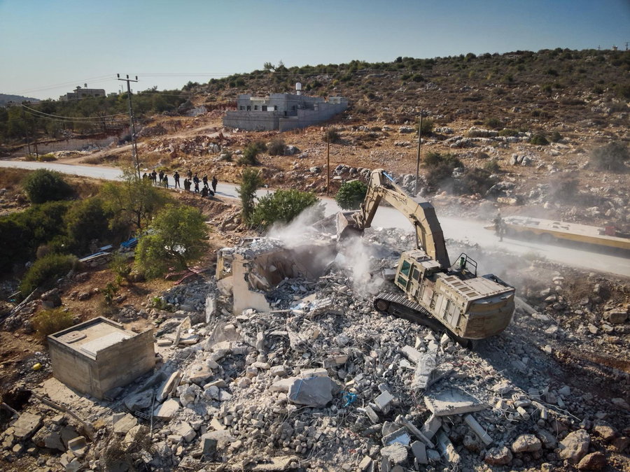 תיעוד: ה-D9 עלה על הבית - והשמיד עד עפר | כך נהרס ביתו של רוצח צאלה גז הי"ד