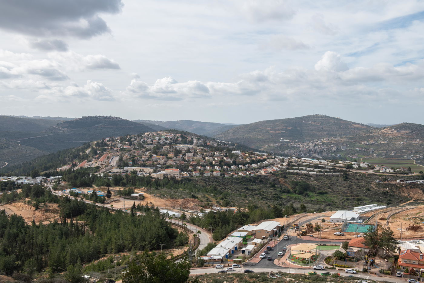 בלב השומרון, על גבעות ירוקות בין שילה לאריאל, שוכן היישוב עלי יישוב ותיק, ציורי ואיכותי