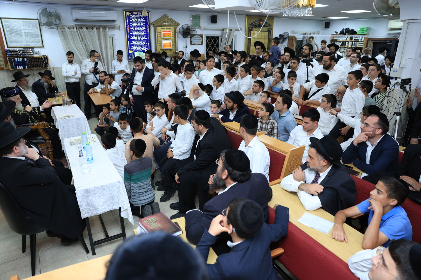 הראשל"צ הגר"י יוסף בבית הכנסת "חסדי עובדיה"