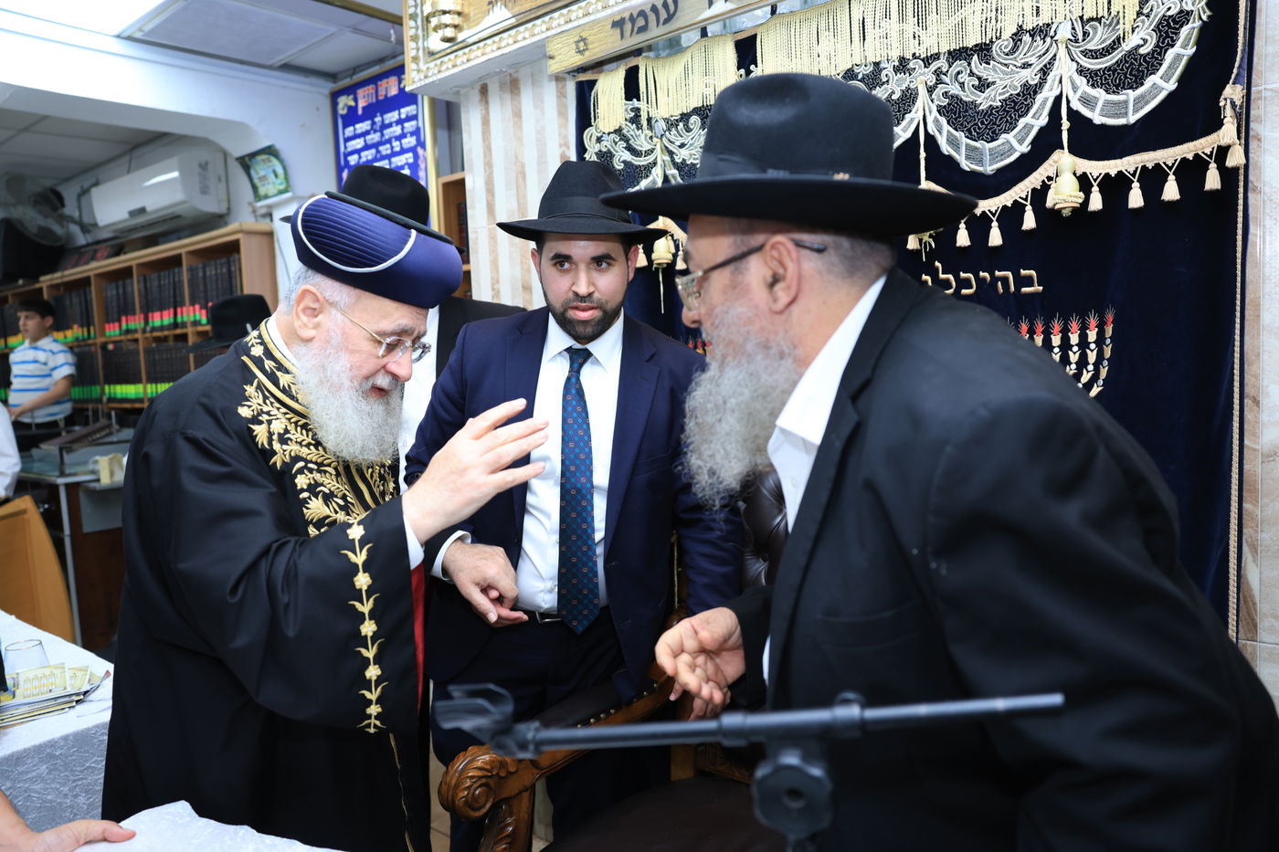 הראשל"צ הגר"י יוסף בבית הכנסת "חסדי עובדיה"