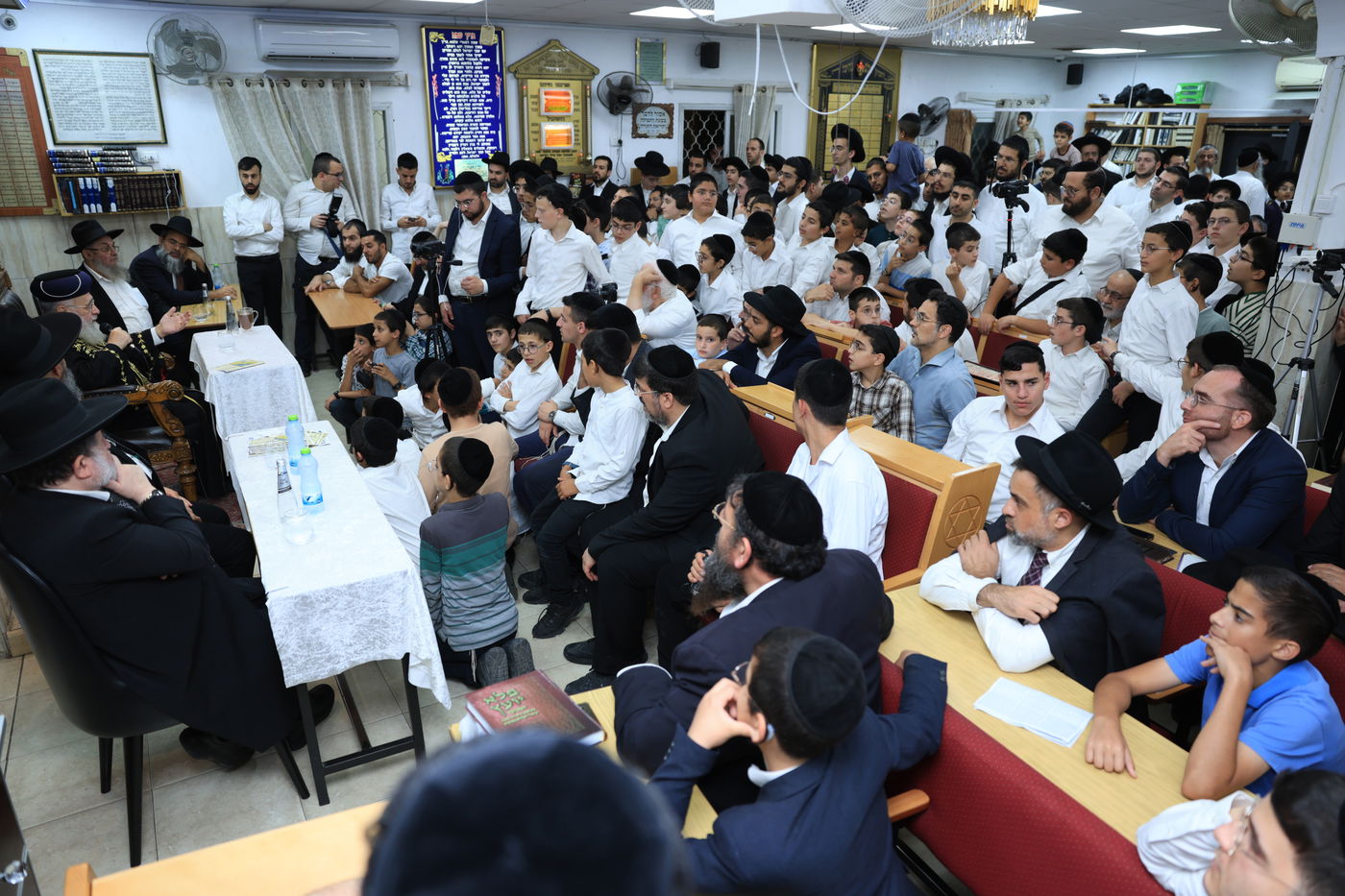 הראשל"צ הגר"י יוסף בבית הכנסת "חסדי עובדיה"