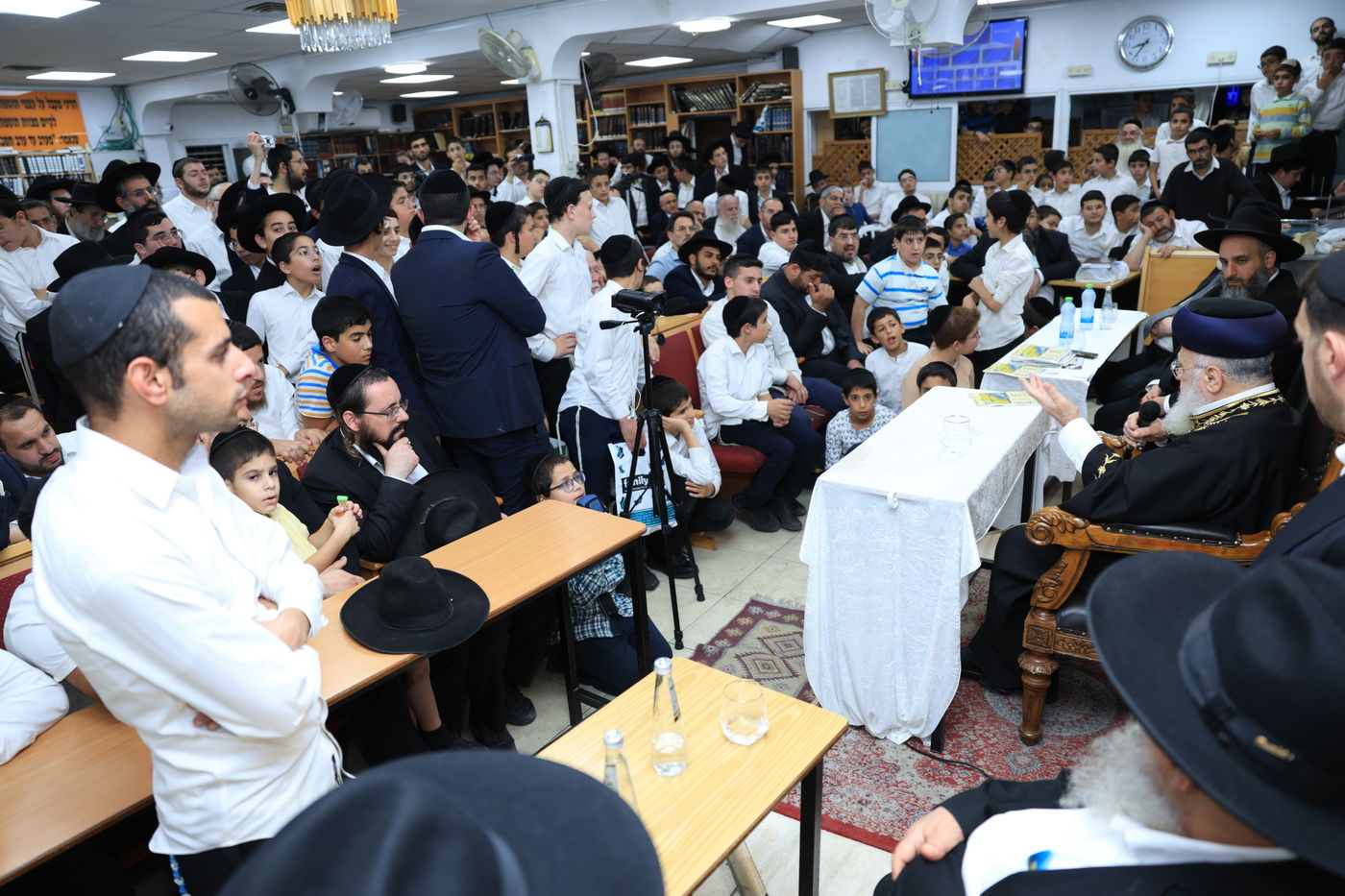 הראשל"צ הגר"י יוסף בבית הכנסת "חסדי עובדיה"