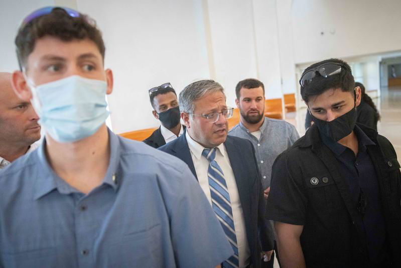 בן גביר בכניסה לאולם